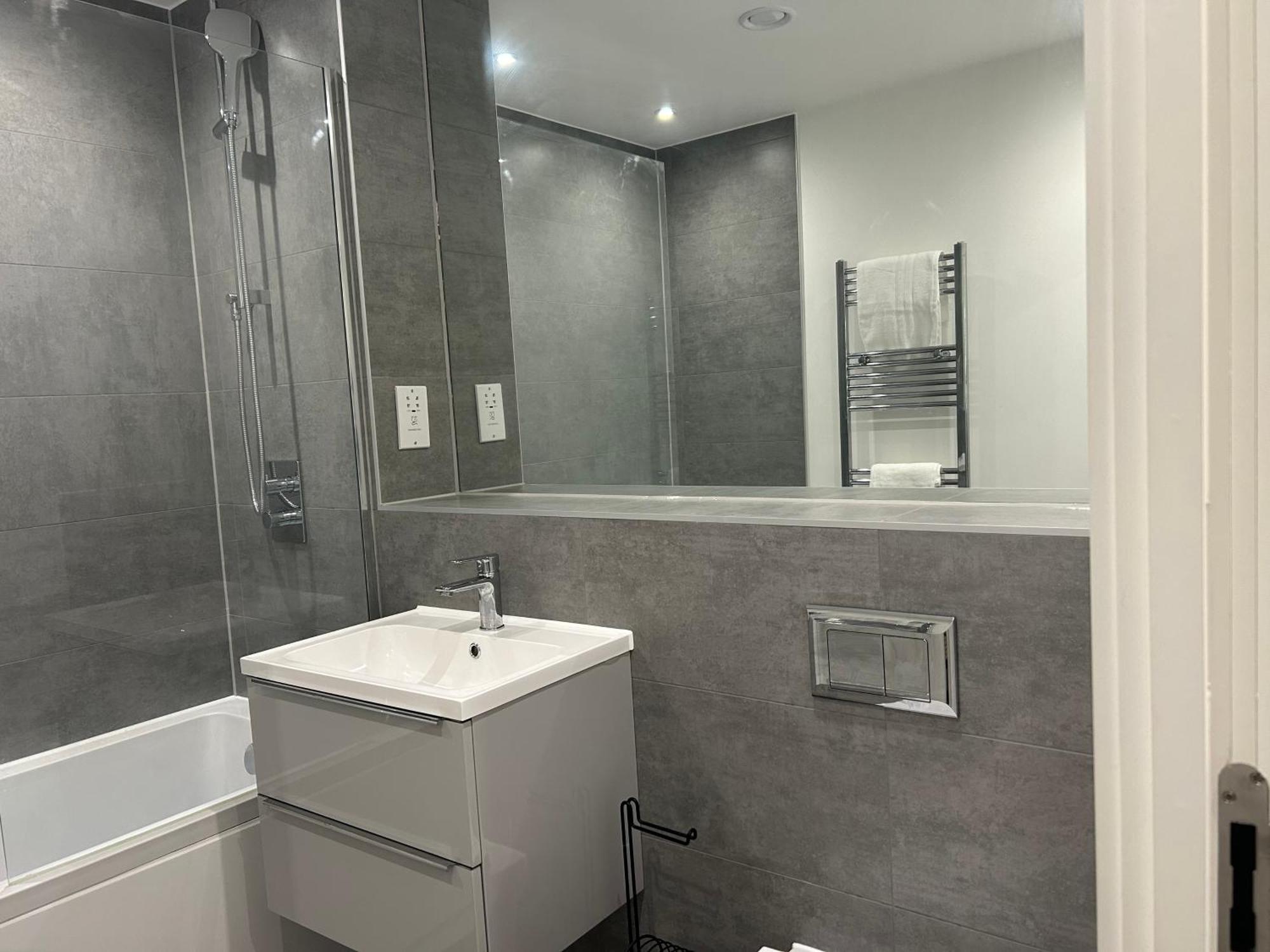 Kinzo'S Apartment Чатем Екстер'єр фото