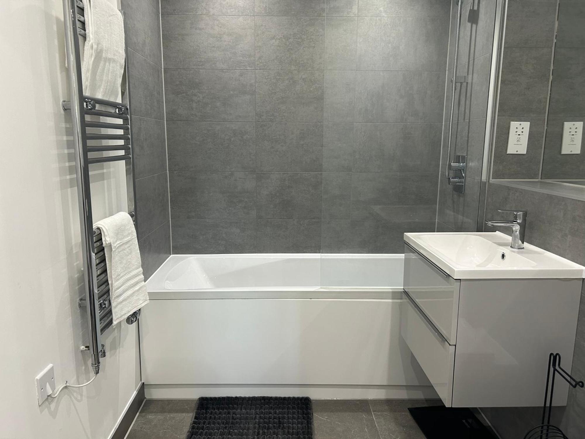 Kinzo'S Apartment Чатем Екстер'єр фото